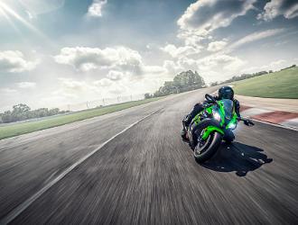 2019 Ninja ZX-10R Action Images (2)  Ninja? ZX?-10R ABS KRT